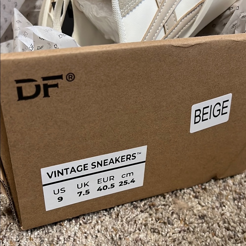 Women's Vintage Sneakers - Beige